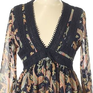 Romeo & Juliet Coutoure Black Paisley Top Size M